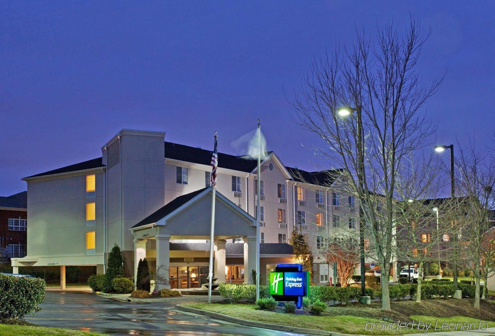 Holiday Inn Express Chapel Hill By Ihg מראה חיצוני תמונה
